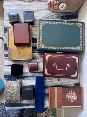 Vintage jewelry boxes!